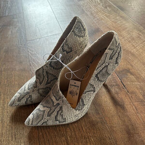 Women's EXPRESS Snake Print Heels Size 10 Beige and Black